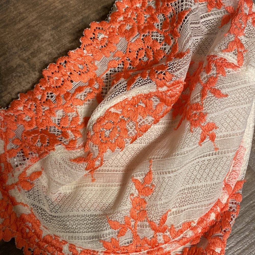 Lace Bra - Picture 2 of 4